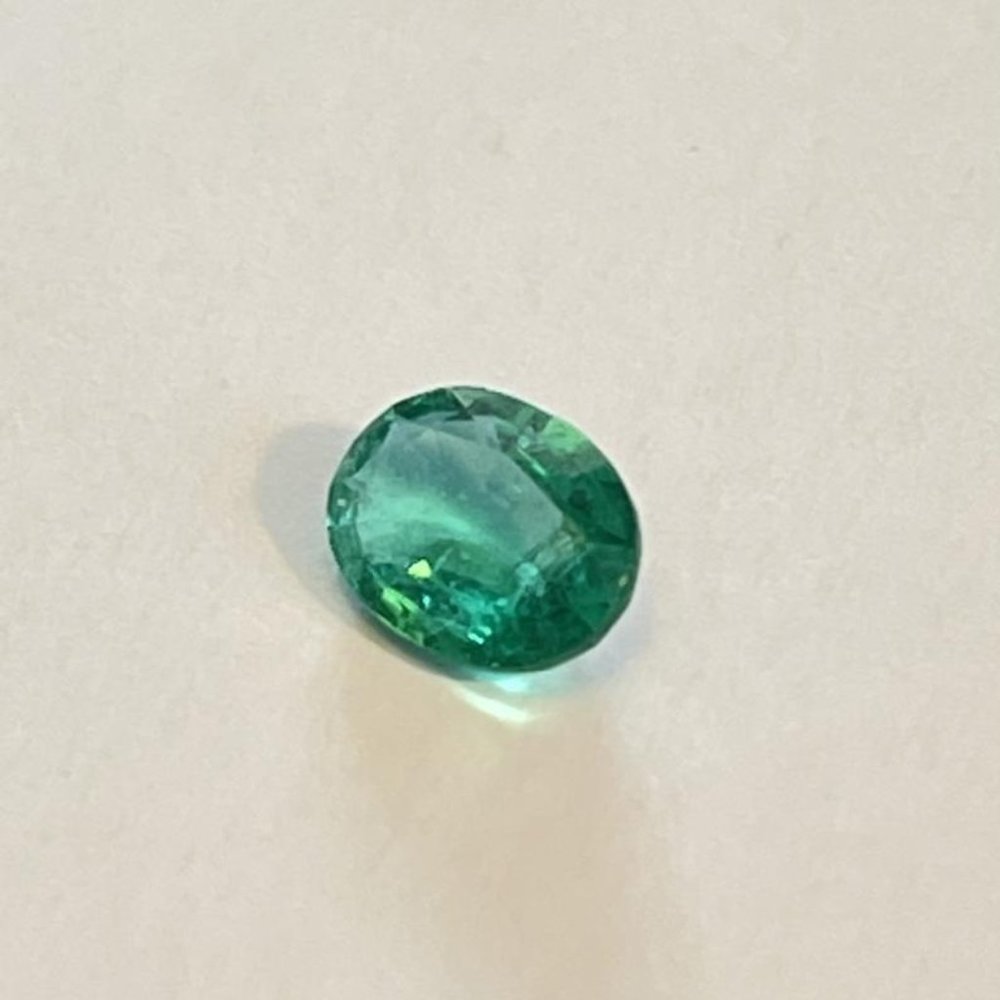 Excellent Vivid Natural Beryl Emerald 0.60 carats - Picture 3 of 10
